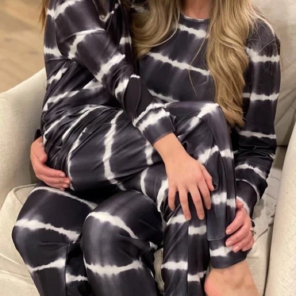 Bnwt black/white tie dye lounge set - Picture 1 of 3